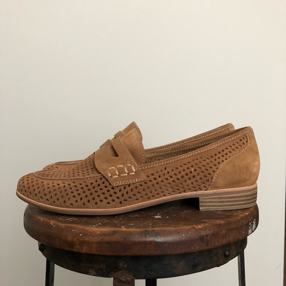 Bass Ellie Camel Size 8M Suede perforated Loafers - Picture 3 of 8